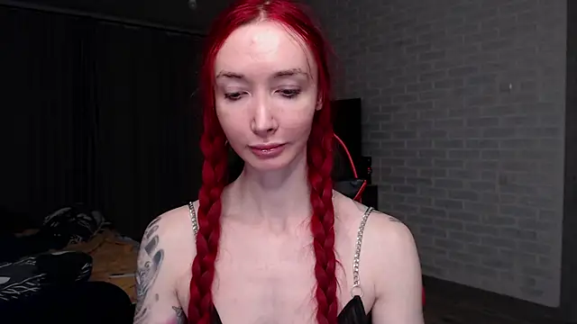 Roxy Silver online show from April 21, 1:42 am