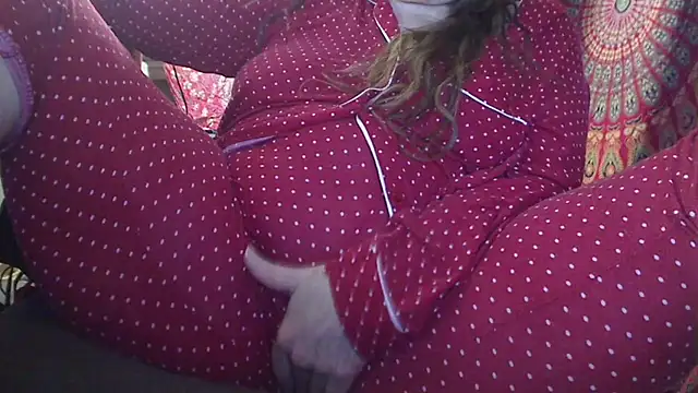 Ireallysquirt online show from December 22, 8:39 am