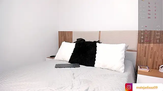 MalejaDiaz  online show from February 11, 7:48 pm