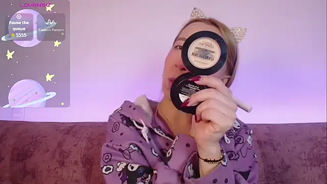 Miiaa doll online show from October 1, 11:59 am