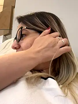 amooraaamoon online show from October 30, 8:54 pm