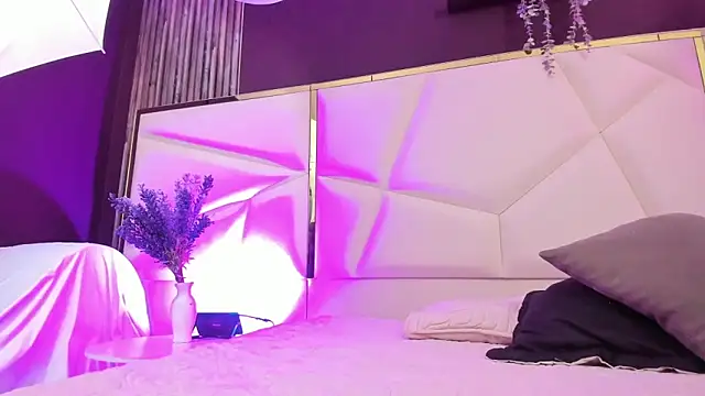 April bowie online show from December 5, 12:06 pm