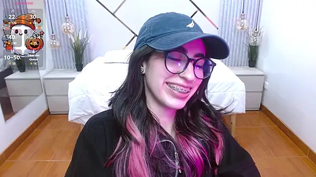 LenaRoses online show from October 18, 9:05 pm