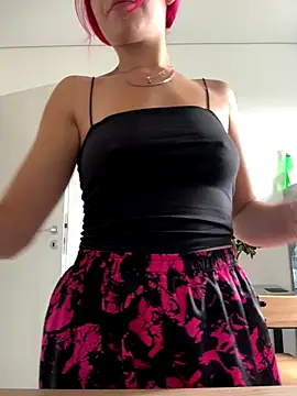 RiriRoseey online show from October 4, 7:03 am