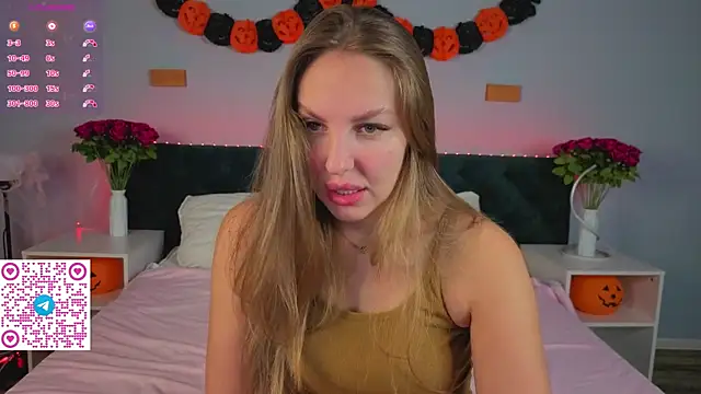 Kelly Hardy online show from November 7, 1:11 am