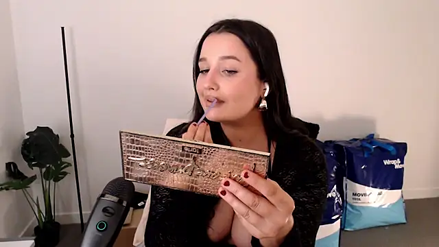 Lenas Room online show from October 8, 9:35 am