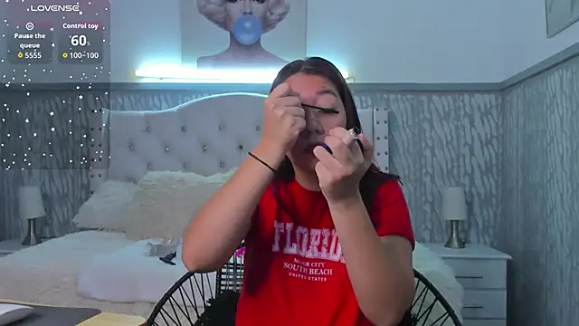 sexylaurita online show from April 8, 11:45 am