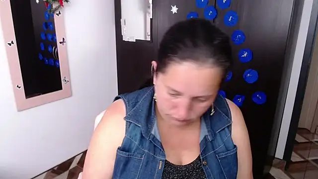 CristialJones  online show from December 17, 3:05 pm