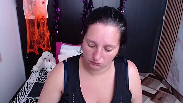 CristialJones  online show from October 27, 1:50 pm