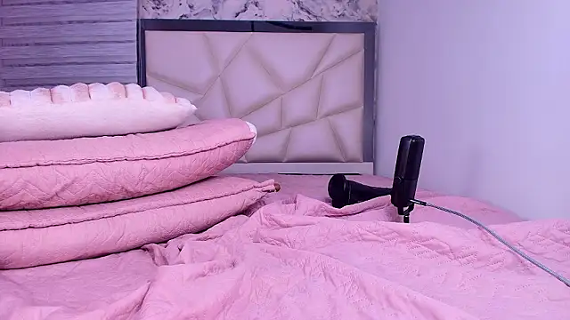 violett lo online show from March 21, 8:19 am