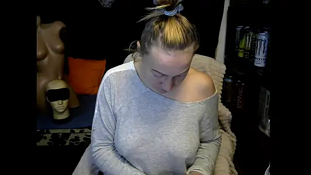 wLESLYMOSw online show from December 2, 9:44 am