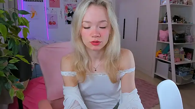 Lily Young online show from April 17, 3:19 am