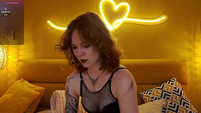 lessysweety online show from September 16, 3:36 am