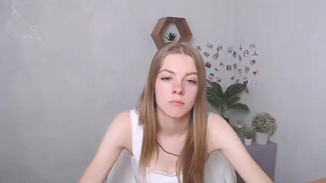 AliceFlirtt  online show from September 11, 9:31 am