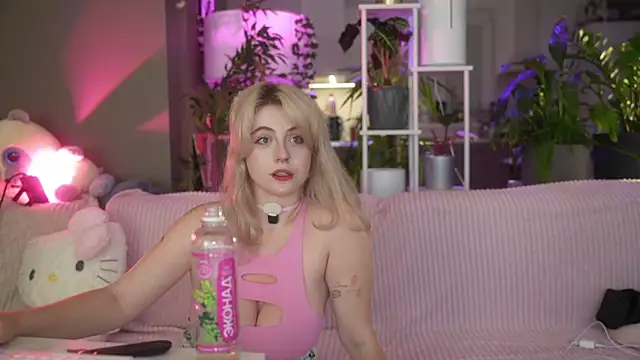 your favoritegirls online show from July 3, 1:00 am