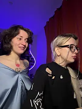 Dooubletroublee online show from March 28, 1:38 am