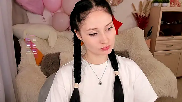 LisaMooore online show from February 13, 4:14 am