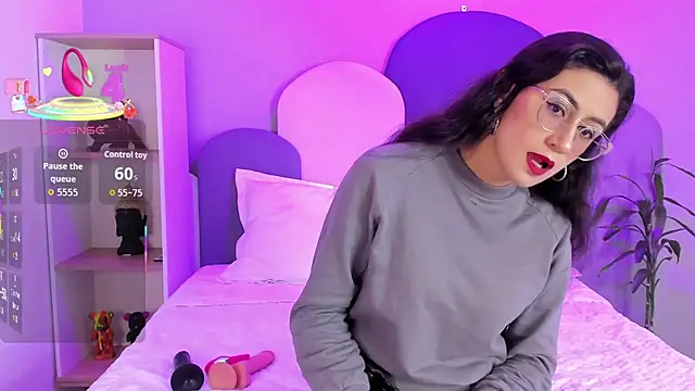 SophieGomez22 online show from December 17, 11:25 am