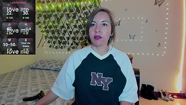 Lady breaks hearts online show from September 11, 10:37 am