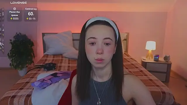 Hayle Hill online show from March 25, 1:11 am