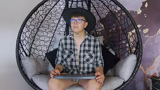 alex noa online show from October 9, 8:02 pm