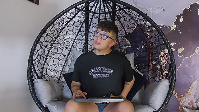 alex noa online show from October 6, 7:29 pm