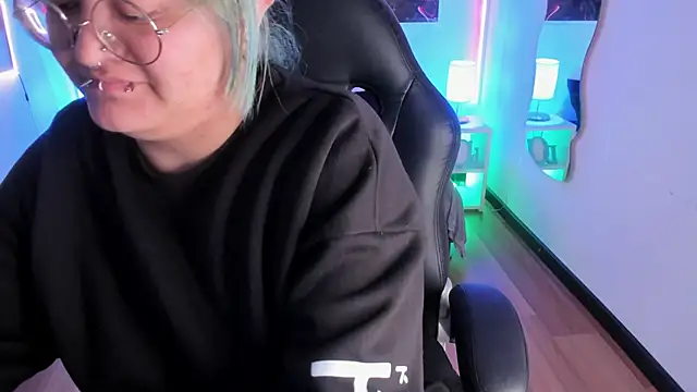 lucky-leah online show from January 17, 4:20 am