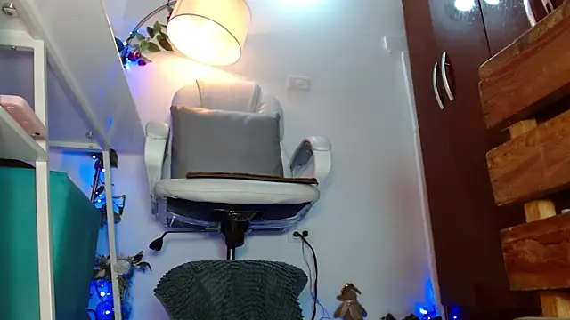 SUZZET 22 online show from November 30, 12:42 pm