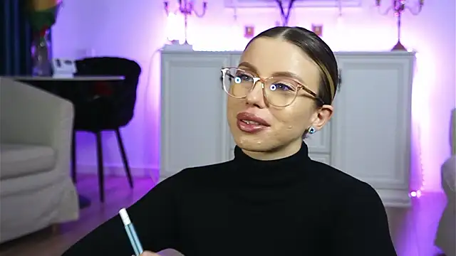 ivyleague  online show from February 8, 6:33 pm