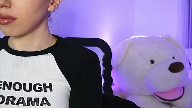 ivyleague  online show from February 25, 6:28 pm