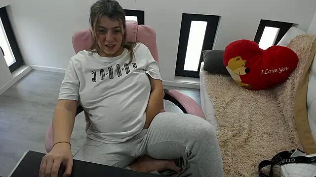 Dyana Kaylinn online show from March 19, 5:56 am