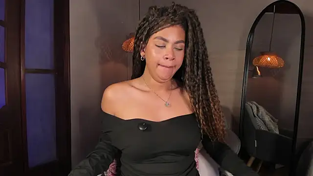 nayah   online show from March 5, 8:26 pm