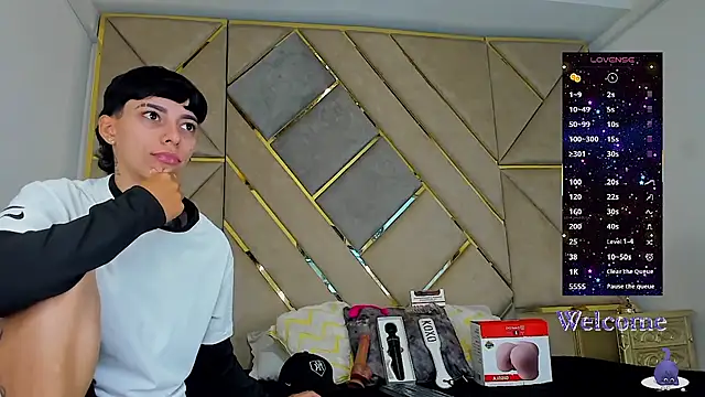 AmberAdams  online show from November 6, 1:50 pm