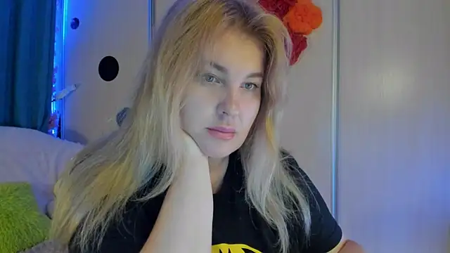 CoraSwon online show from September 18, 6:17 pm