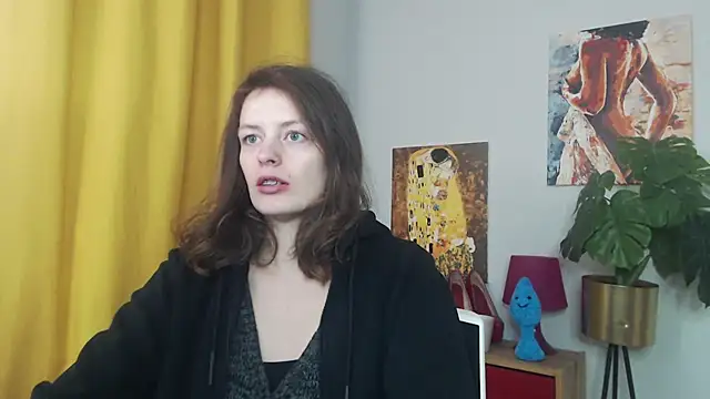 juicyNadine online show from November 4, 5:45 am