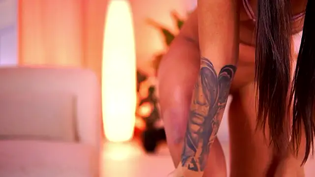 NatyDesiree online show from February 18, 7:46 pm