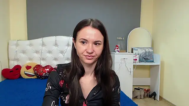 KaraCriegs online show from December 2, 8:00 pm