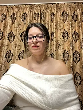 NadiraNoor online show from April 16, 10:01 pm