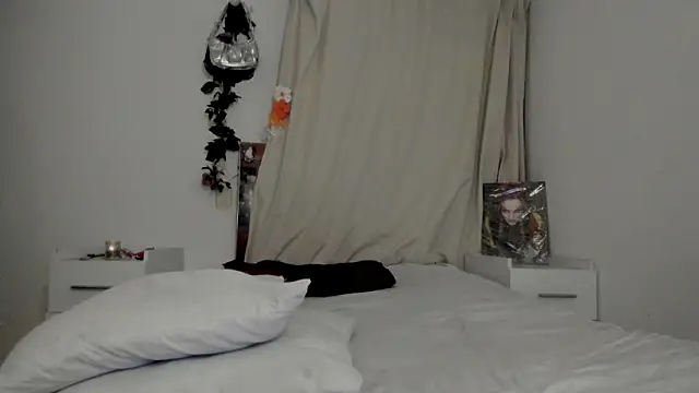 Lucyerobbie online show from March 17, 3:21 am