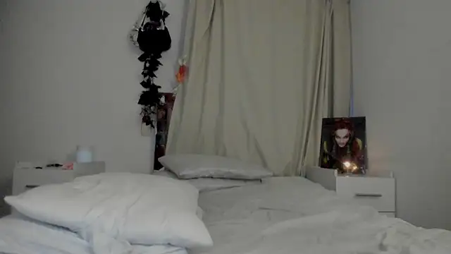 Lucyerobbie online show from March 26, 11:06 pm