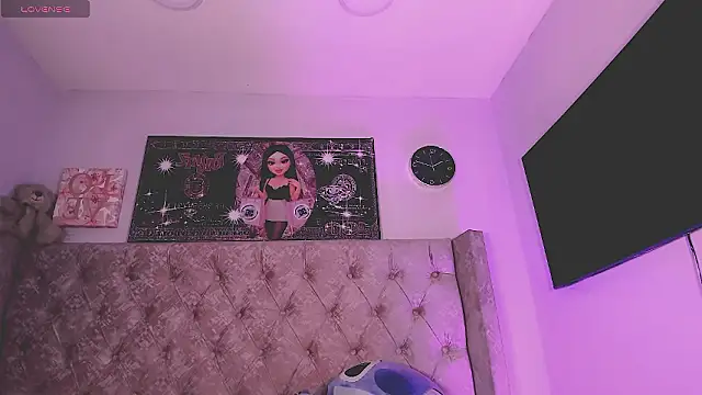 kimMaddiee online show from March 3, 5:46 am