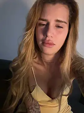 EmiliaCatalina online show from January 16, 10:06 pm