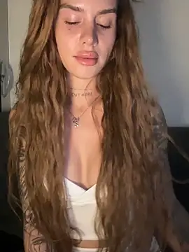 EmiliaCatalina online show from April 19, 12:54 am