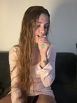 EmiliaCatalina online show from April 13, 10:54 pm