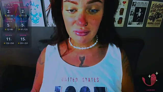 EllieOz online show from April 9, 3:17 pm