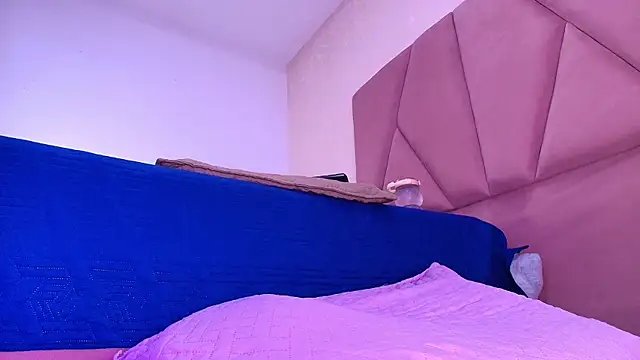 arl chloee online show from September 11, 3:18 am