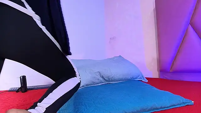 arl chloee online show from October 2, 3:22 am