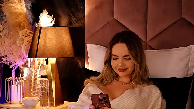 KatyaBelle online show from October 5, 7:30 pm