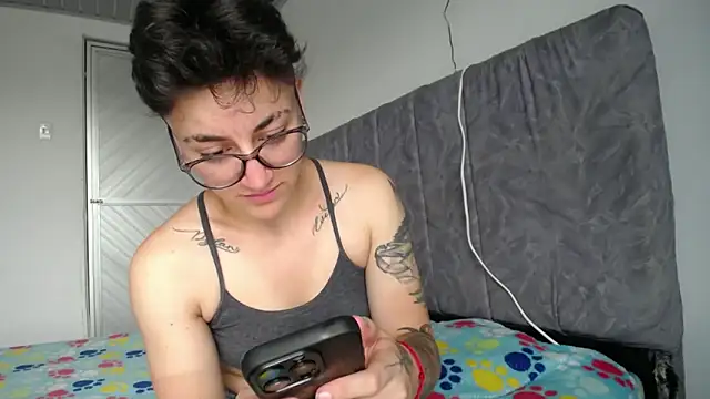 linda 33 online show from May 2, 8:45 pm