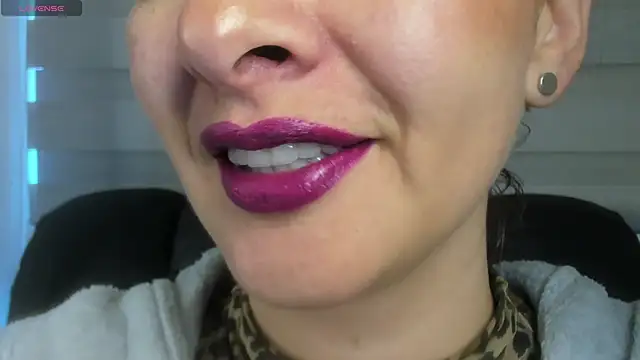 queen fetish online show from April 10, 6:47 pm